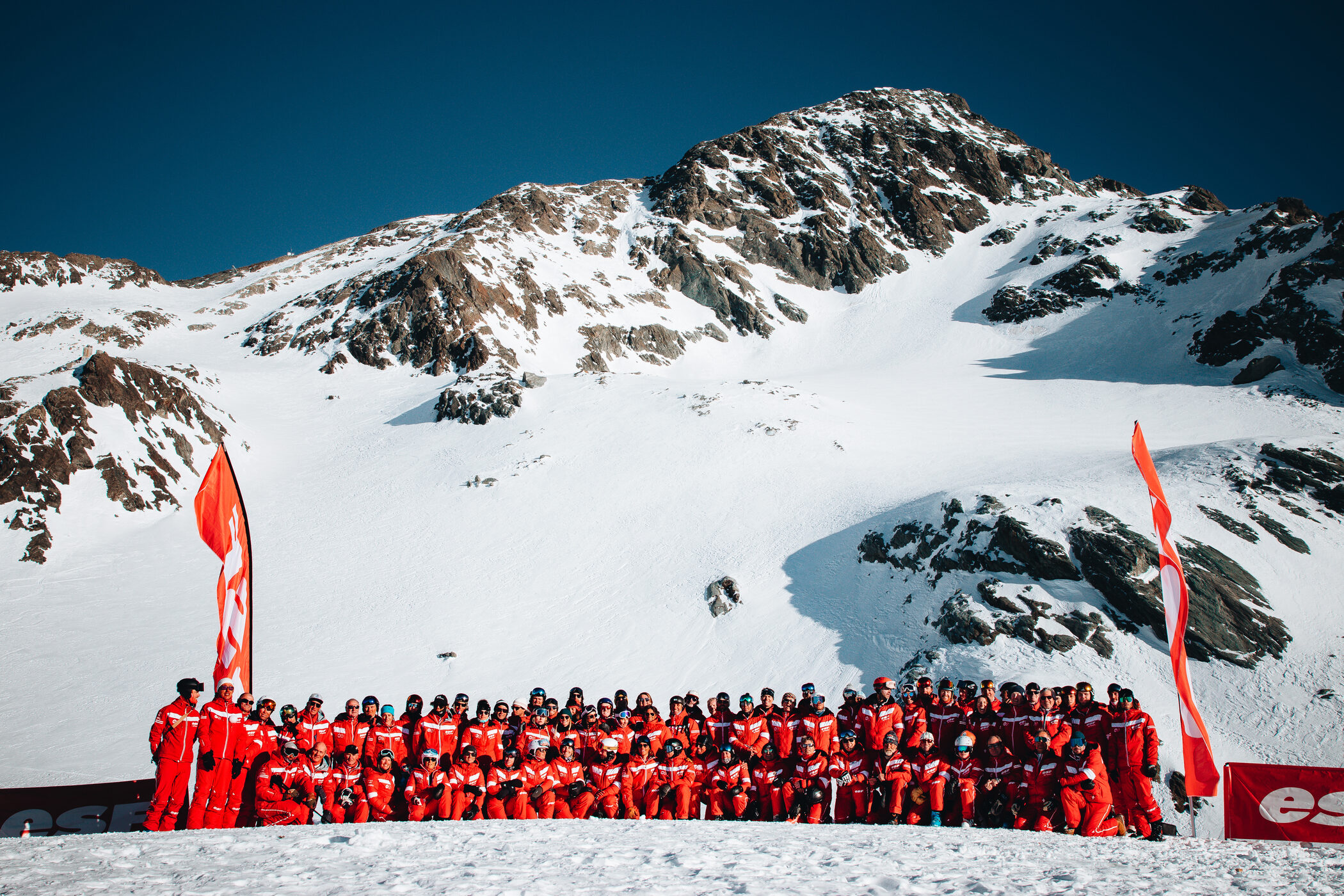 Monitrices et moniteurs esf réunis en montagne